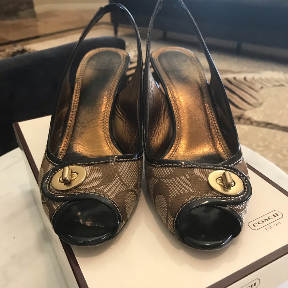 Coach sig KHI / BLK sling back sz 9